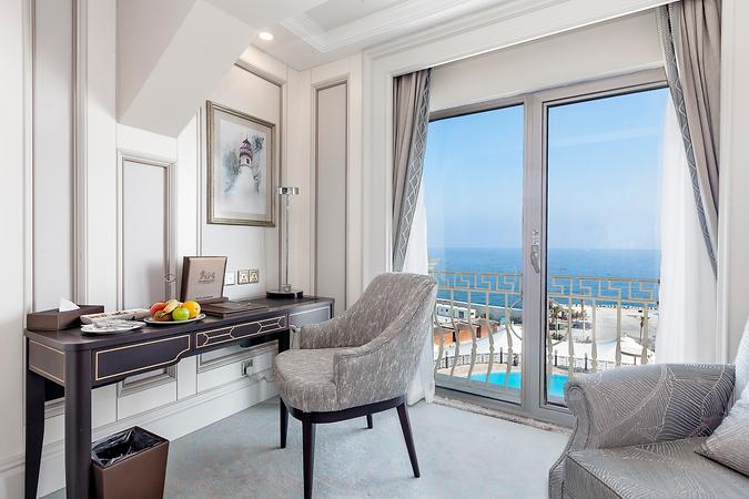 Kıbrıs'ta Sevgililer Günü Özel 5* Les Ambassadeurs Hotel Konaklama