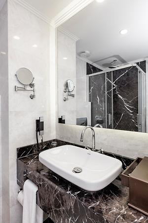 Kıbrıs'ta Sevgililer Günü Özel 5* Les Ambassadeurs Hotel Konaklama