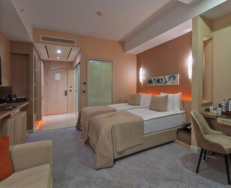 Kıbrıs Yıl Sonu Özel 5* Cratos Premium Hotel Konaklama