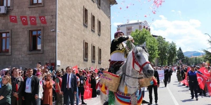 ANKARA ÇIKIŞLI GÜNÜBİRLİK ISPARTA GÜL FESTİVALİ TURU