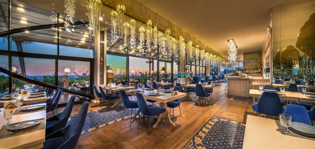 Kıbrıs 5 Yıldızlı Denize Sıfır Otel Uçak Transfer dahil 15000TL'den başlayan fiyatlarla