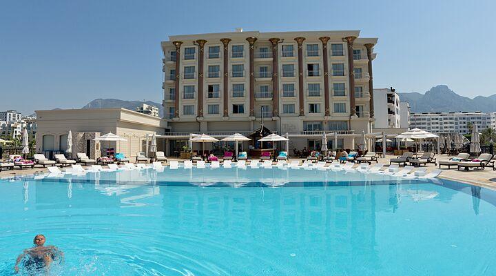 Kıbrıs 5 Yıldızlı Denize Sıfır Otel Uçak Transfer dahil 15000TL'den başlayan fiyatlarla