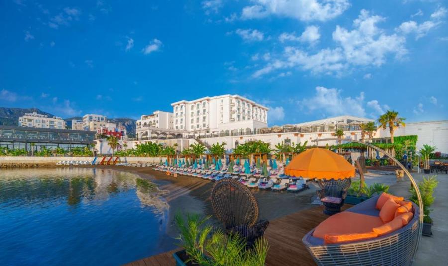 Kıbrıs 5 Yıldızlı Denize Sıfır Otel Uçak Transfer dahil 
