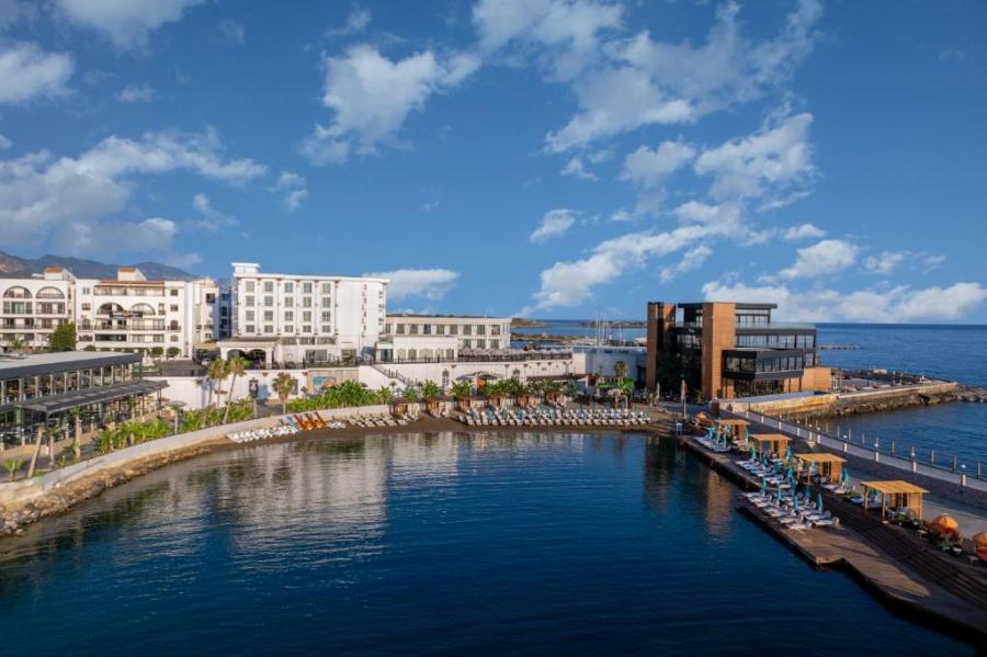 Kıbrıs 5 Yıldızlı Denize Sıfır Otel Uçak Transfer dahil 