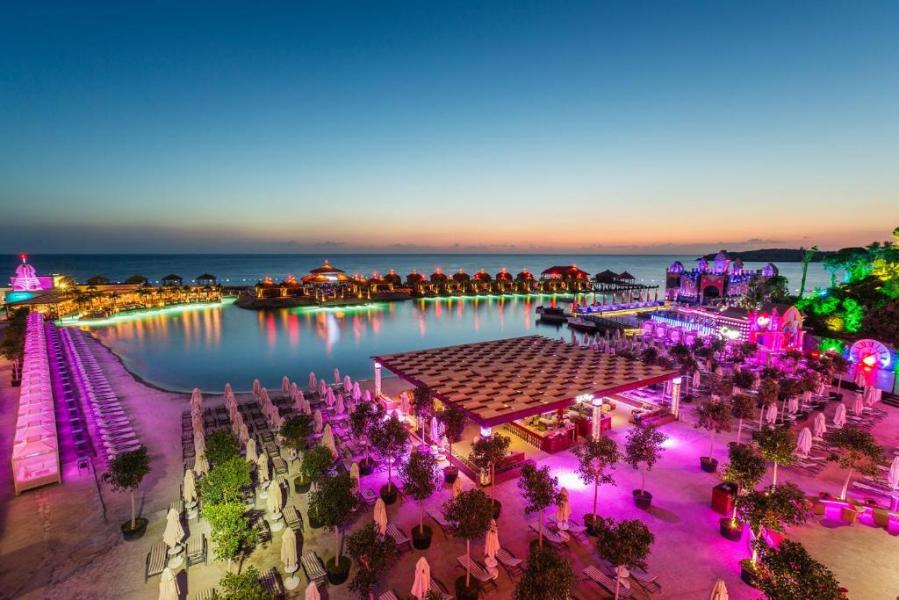 Cratos Premium Hotel Casino Port Spa