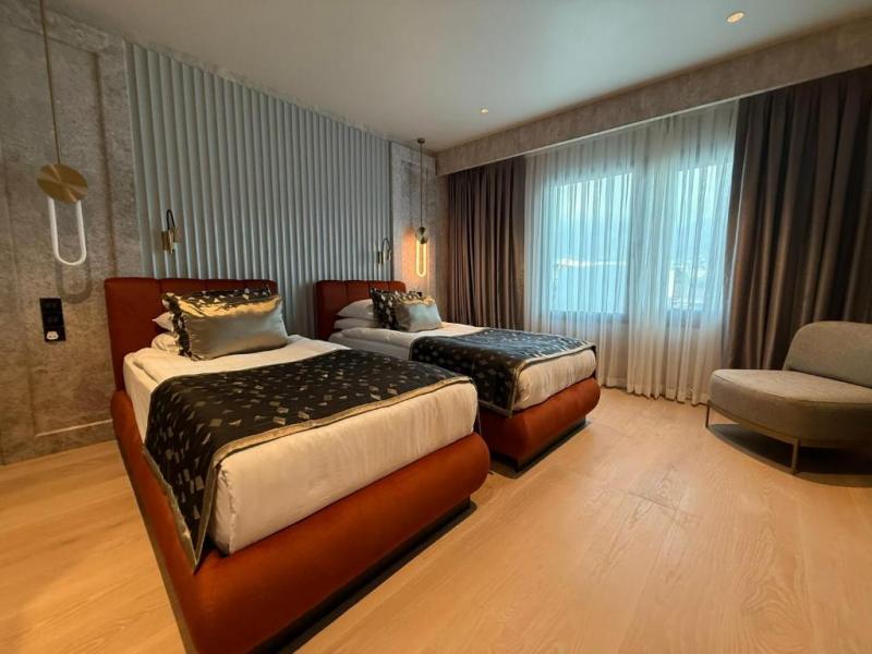 Rocks Hotel Casino