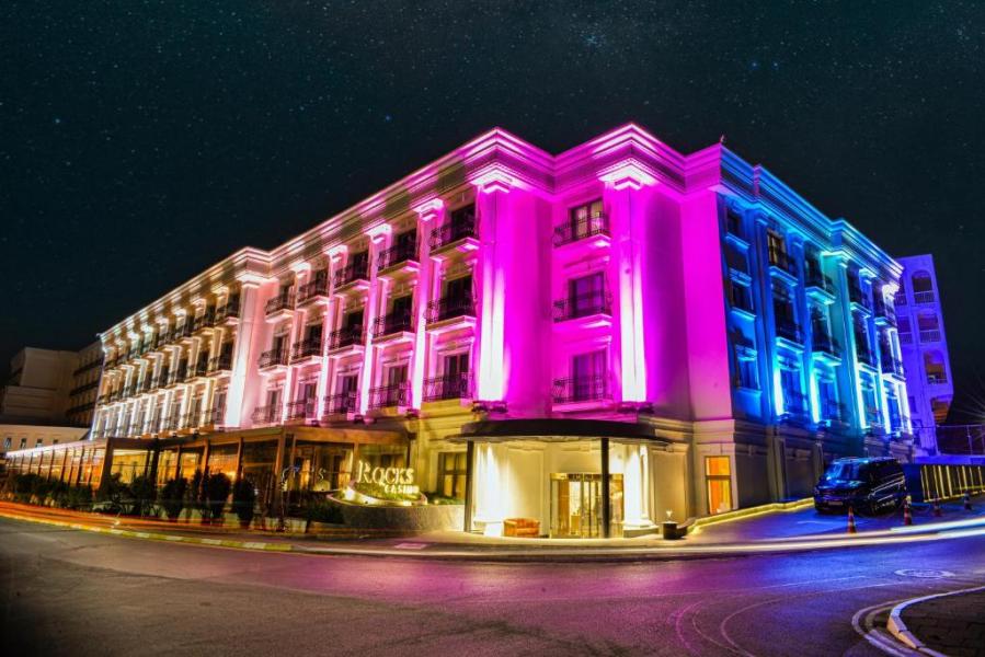Rocks Hotel Casino