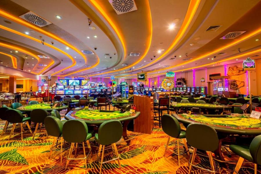 Vuni Palace Hotel & Casino | Girne Kıbrıs | Denize Sıfır Otel & Casino Tatili