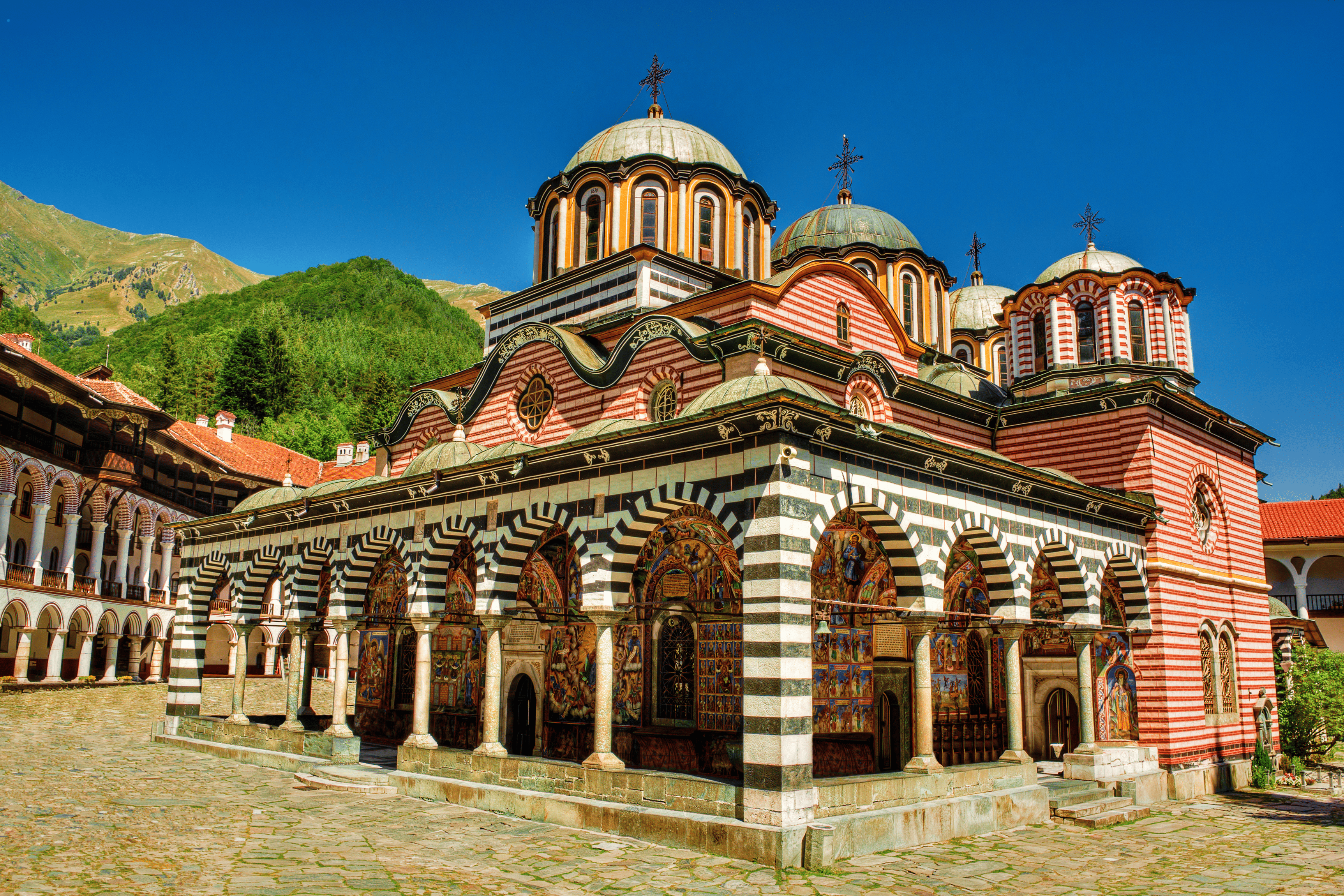 Bayramca Tur ile Rila Manastırı turu – Bulgaristan’da gezilecek yerler listesinde ikon; Sofya çıkışlı günlük tur, uygun fiyat