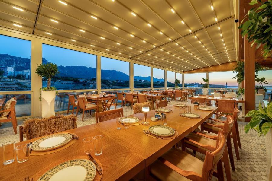 Les Ambassadeurs Hotel & Casino & Marina