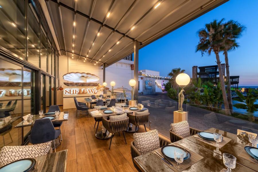 Les Ambassadeurs Hotel & Casino & Marina