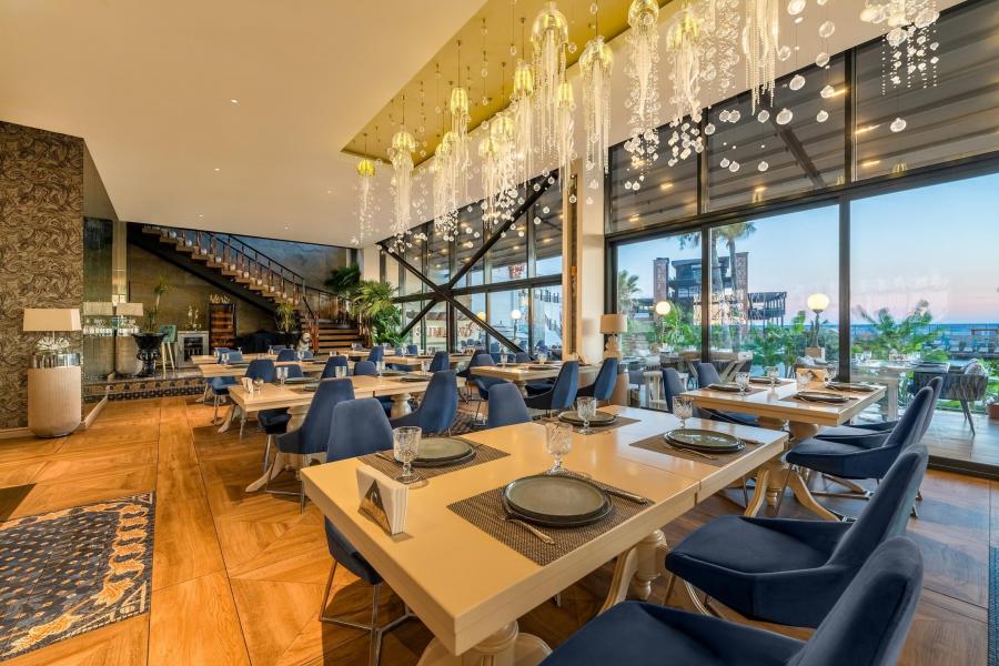Les Ambassadeurs Hotel & Casino & Marina