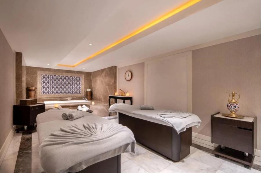 Les Ambassadeurs Hotel & Casino & Marina