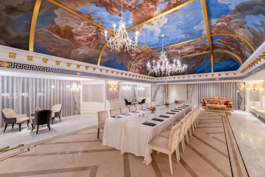 Les Ambassadeurs Hotel & Casino & Marina