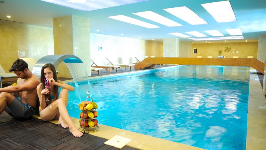 Cratos Premium Hotel