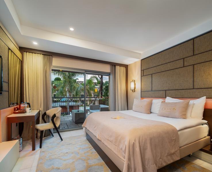 Cratos Premium Hotel