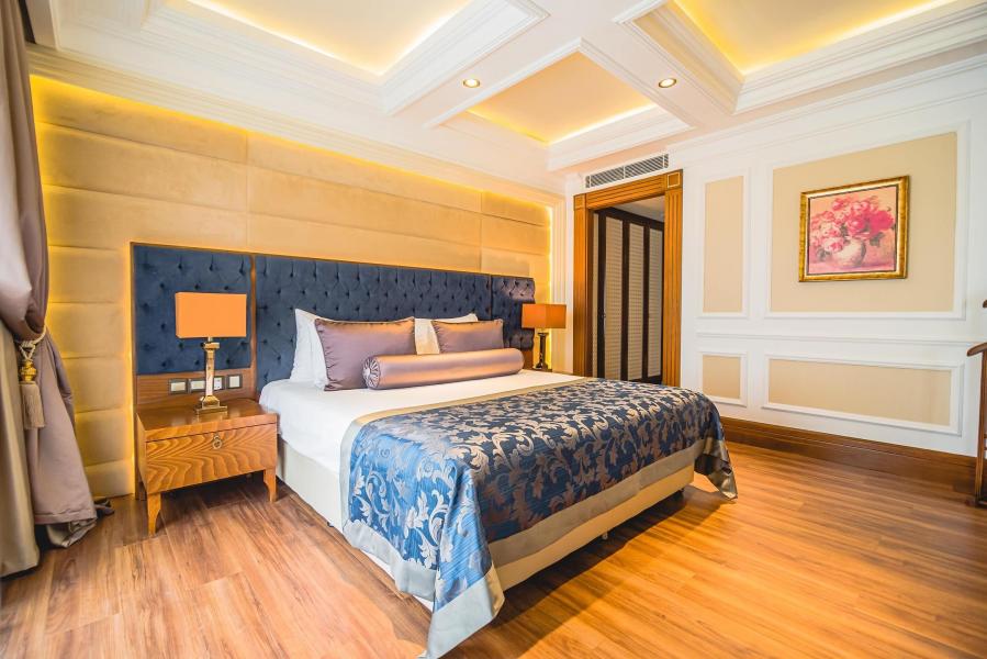 Lord's Palace Hotel & SPA