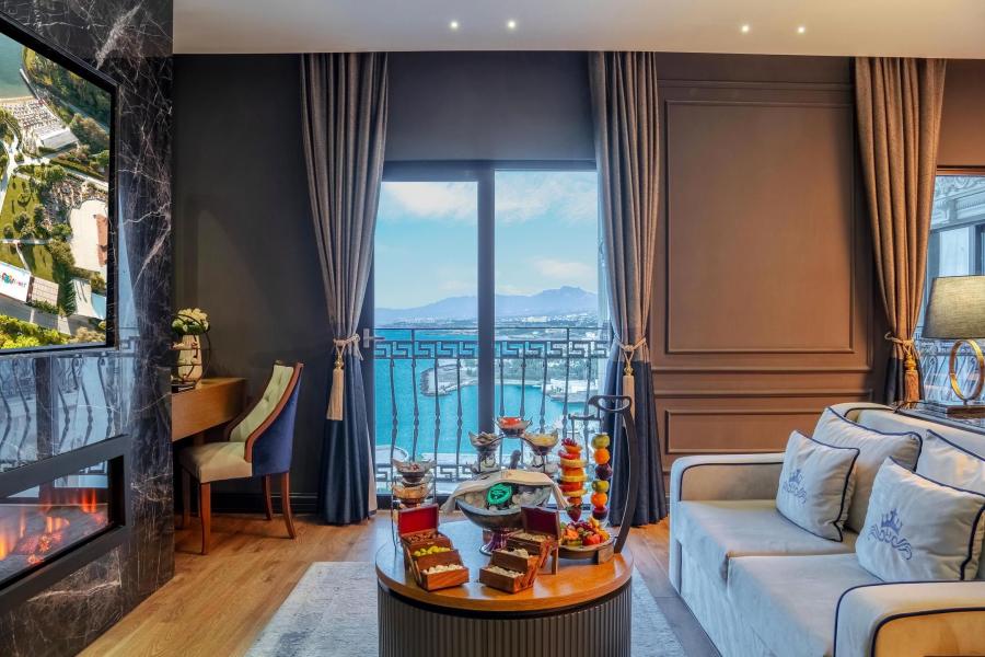 Lord's Palace Hotel & SPA