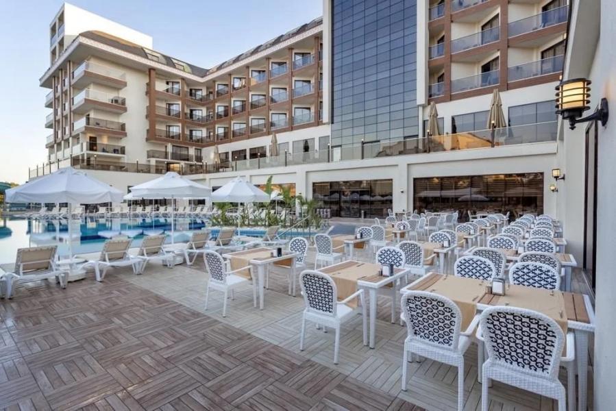 Glamour Resort & Spa 