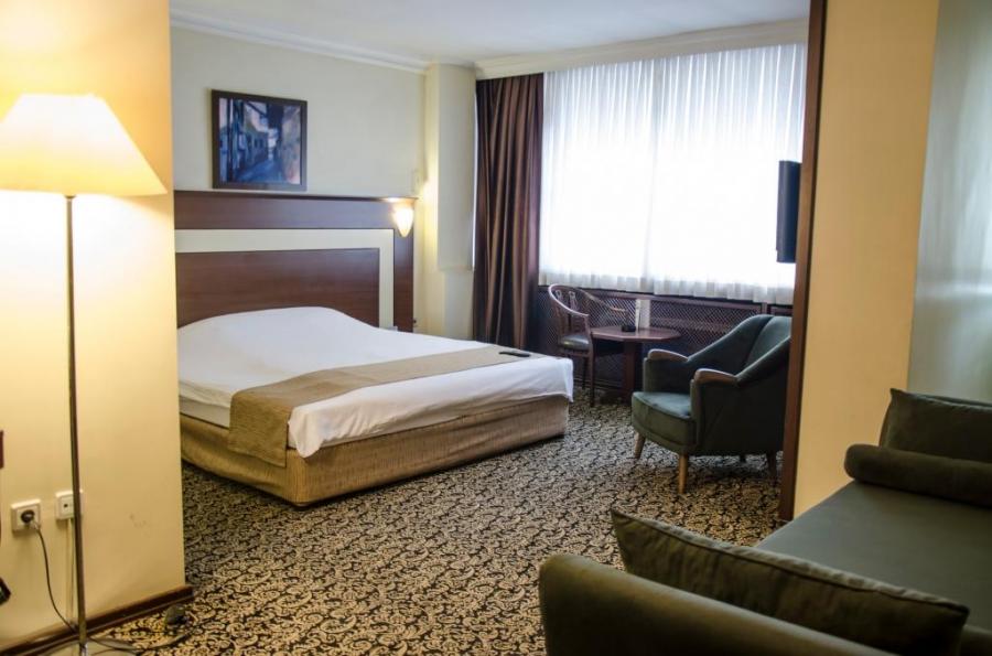 Tilmen Hotel