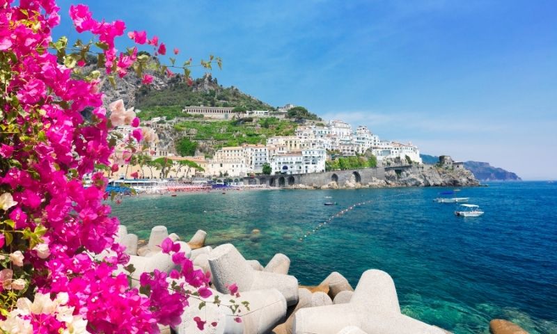 Amalfi Kıyıları ve Capri Rehberi: 2026 Yazı İçin En Romantik Rotalar