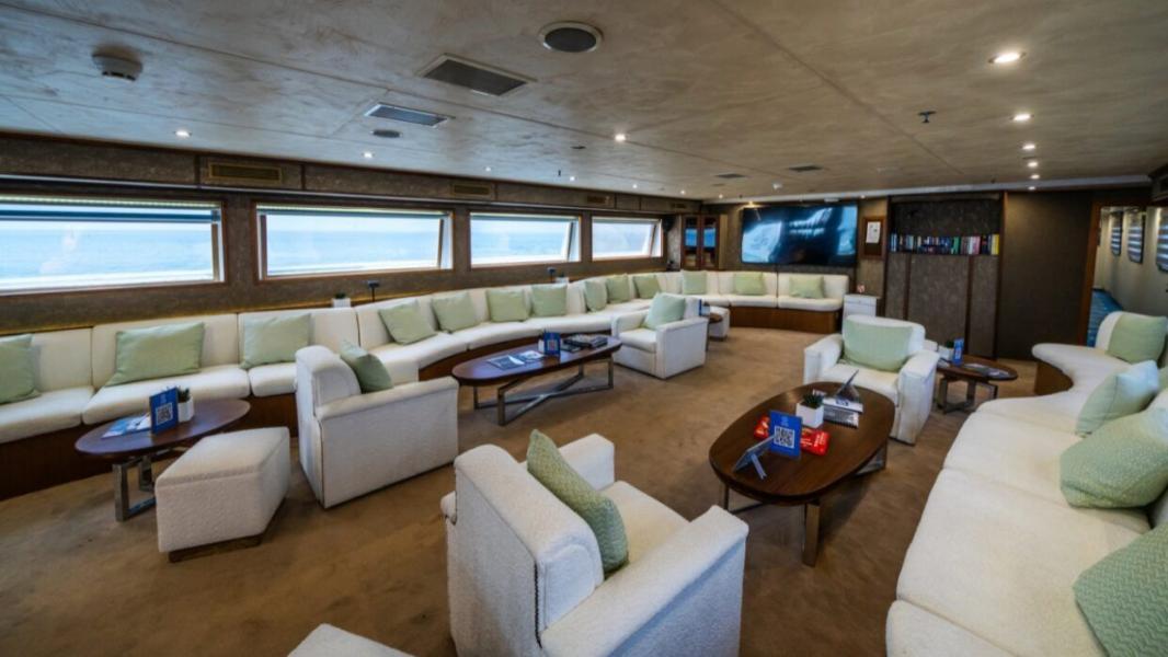 Harmony G – Elegant Boutique Mega-Yacht