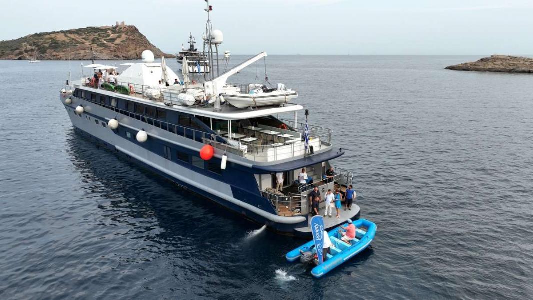 Harmony G – Elegant Boutique Mega-Yacht