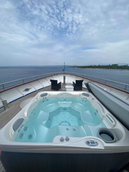 Black Friday Cruise Offers 2025 – Save Up to 50% on Luxury Small-Ship Adventures