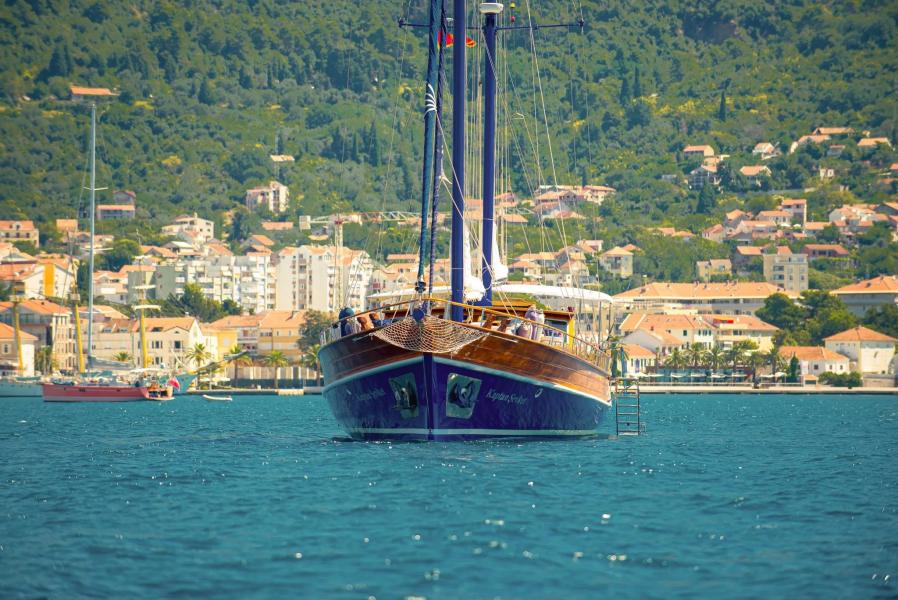 Gulet Kaptan Sefket – Private Luxury Sailing in Montenegro