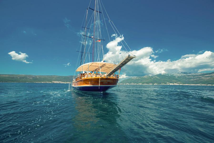 Gulet Kaptan Sefket – Private Luxury Sailing in Montenegro