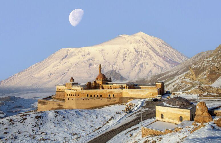 Turistik Doğu Ekspresi ile Doğu Anadolu Turu 1 Gece Tren 3 Gece Otel Konaklaması Tren ile Gider Uçak ile Döner THY 14 Şubat Sevgililer Günü Özel