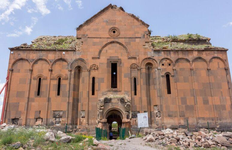 Turistik Doğu Ekspresi ile Doğu Anadolu Turu 1 Gece Tren 3 Gece Otel Konaklaması Tren ile Gider Uçak ile Döner THY 14 Şubat Sevgililer Günü Özel