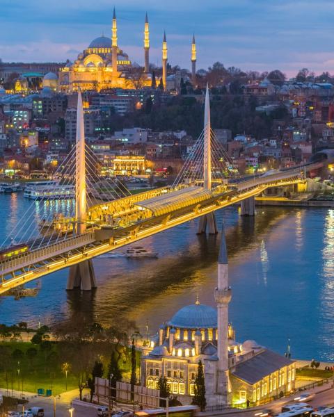 İzmir Çıkışlı İSTANBUL Keyif Kültür Eğlence Turu (2 Gece Konaklamalı)