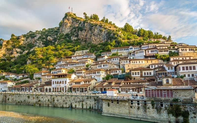 Uçaklı Büyük Balkan Turu 6 Ülke Vizesiz Sunexpress ( Gündüz Uçuşları )