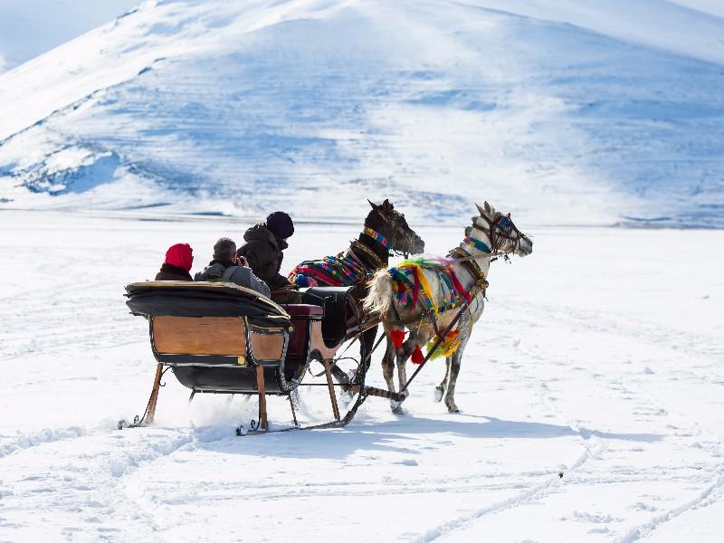 Uçaklı Van Kars Erzurum Turu / 3 Gece Otel Konaklamalı / İstanbul Çıkışlı