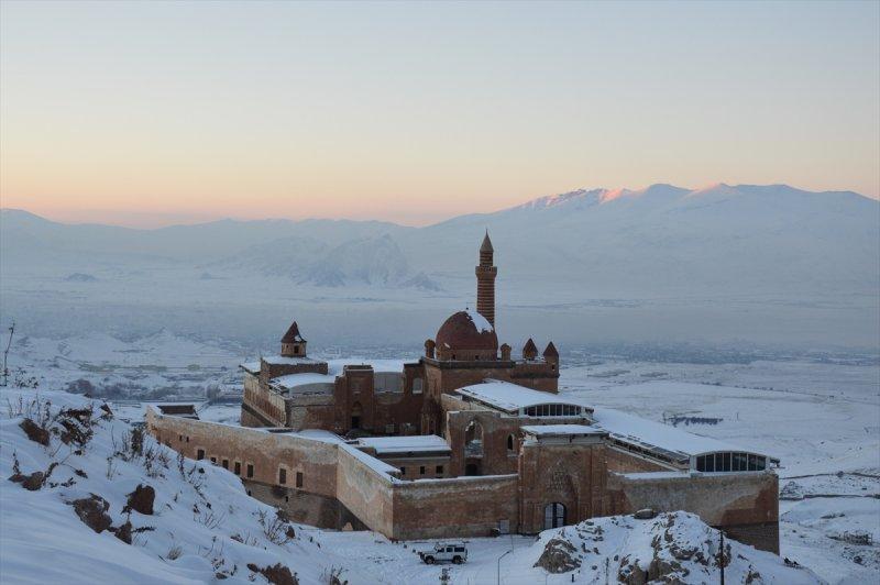 Uçaklı Van Kars Erzurum Turu / 3 Gece Otel Konaklamalı / İstanbul Çıkışlı