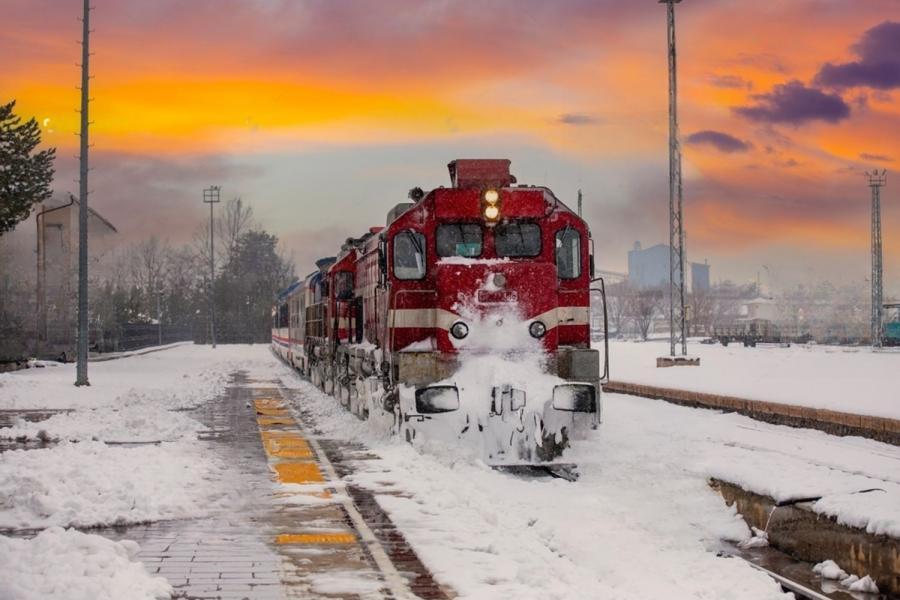 Yataklı Tren ile Van-Kars-Erzurum Turu / Uçak Gidiş Tren Dönüş 