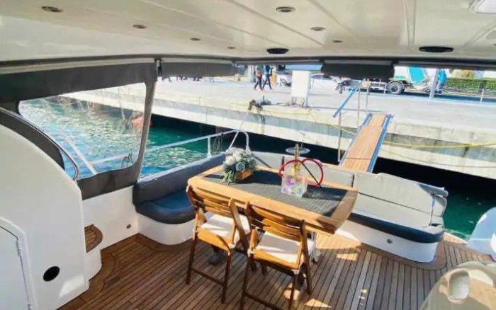 İstanbul Boğaz Yat Kiralama | 10 Kişilik Lüks Motoryat