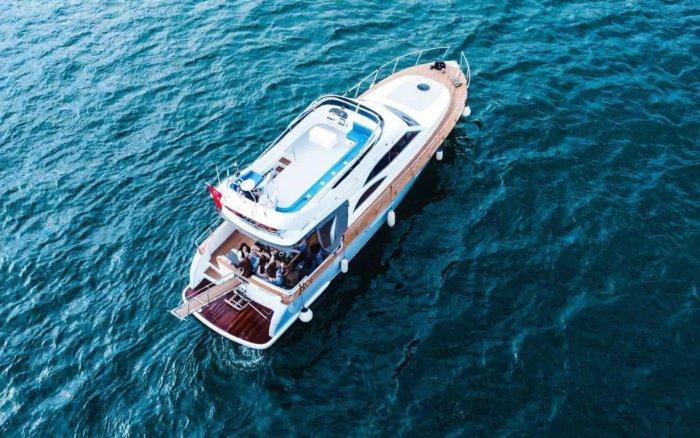 İstanbul Boğaz Yat Kiralama | 10 Kişilik Lüks Motoryat