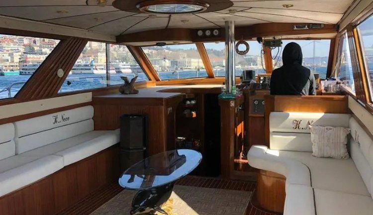Haliç Motoryat Kiralama | 12 Kişilik Lüks Yat