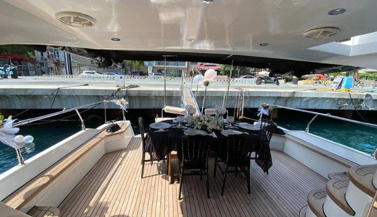 Istanbul Bosphorus VIP Yacht Tour | 12 Person Luxury Motoryacht