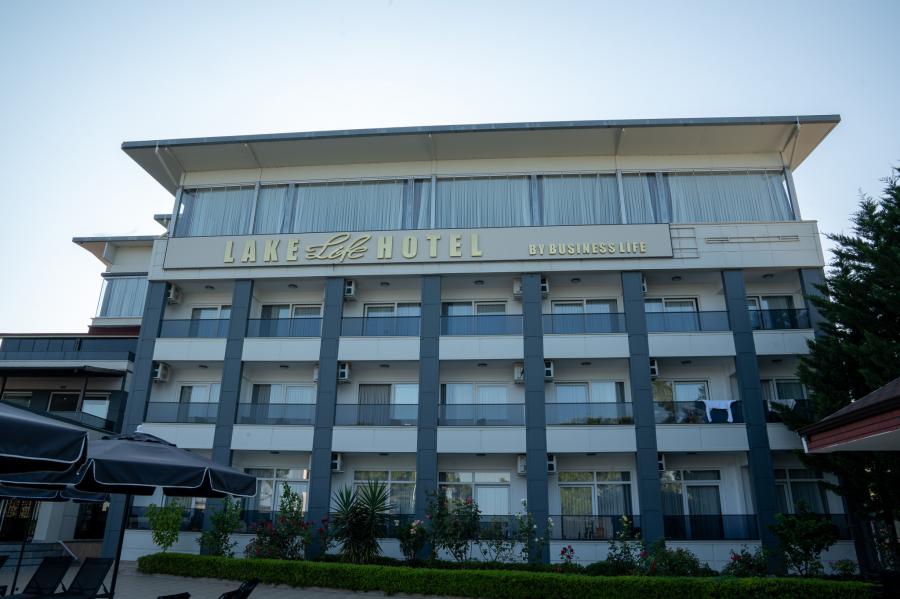 Lake Life Hotel