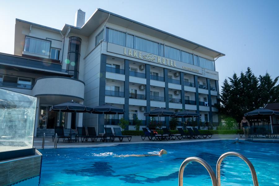 Lake Life Hotel