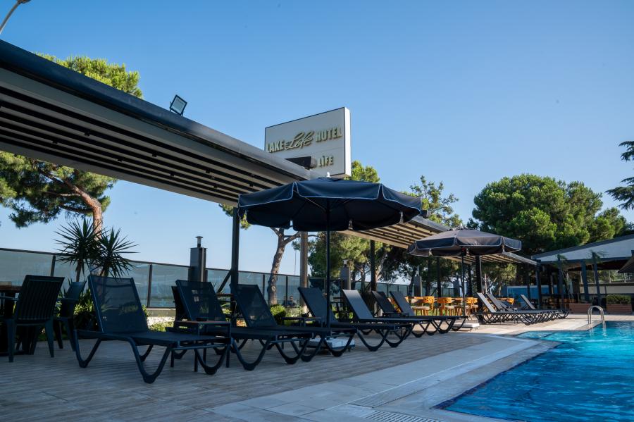 Lake Life Hotel