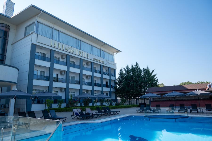 Lake Life Hotel