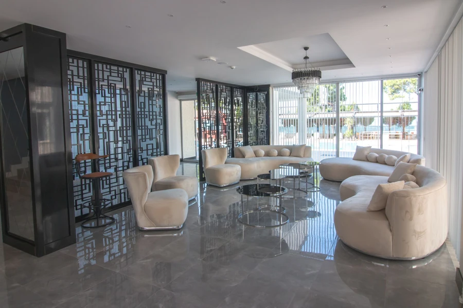 Lake Life Hotel