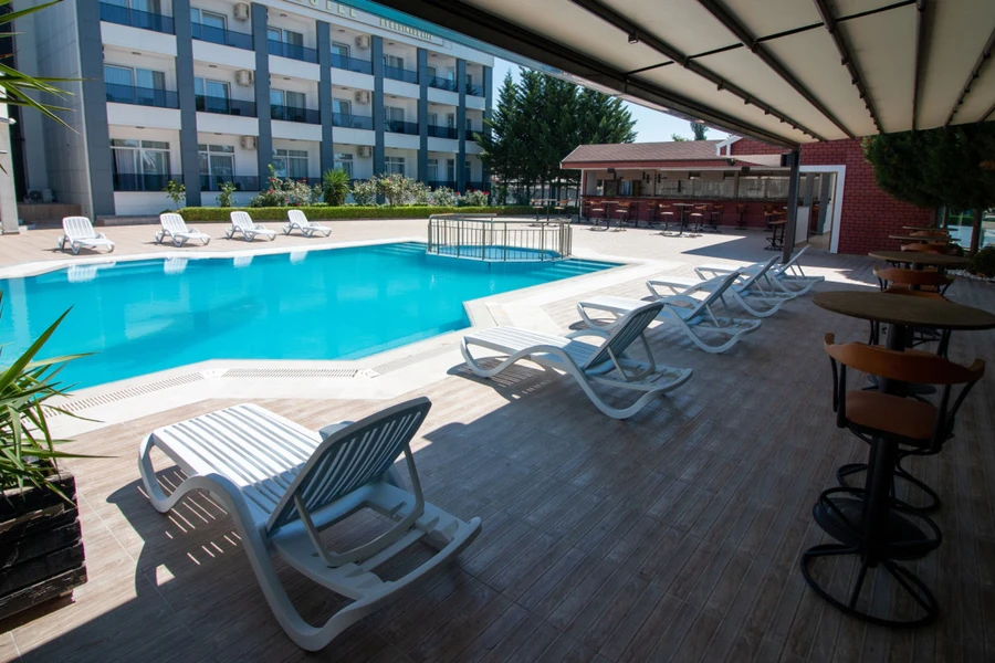 Lake Life Hotel