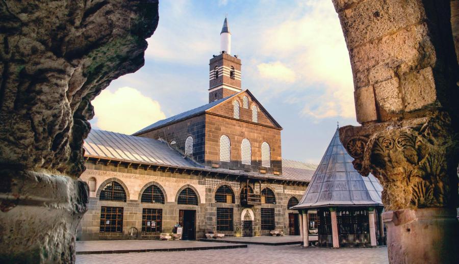 1 Mayıs Özel Uçaklı Tarihte Yolculuk Gap Mezopotamya Turu (3 Gece Otel Konaklamalı)