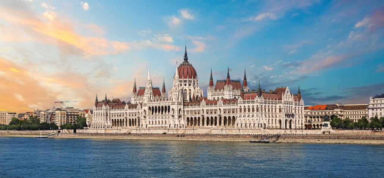 ORTA AVRUPA RÜYASI Tarihi ,Doğayı Bir Arada Keşfedin. BUDAPESTE (3) ,PRAG (2)EGER- VIYANA (1),SALZBURG(I),DRESTEN  24-31 	10. 2025 PEGASUS AIR İLE