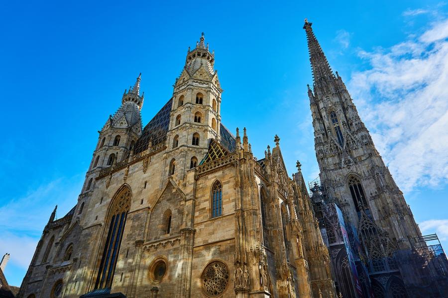 ORTA AVRUPA RÜYASI Tarihi ,Doğayı Bir Arada Keşfedin. BUDAPESTE (3) ,PRAG (2)EGER- VIYANA (1),SALZBURG(I),DRESTEN  24-31 	10. 2025 PEGASUS AIR İLE